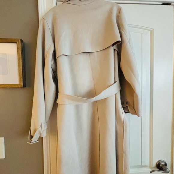 Elegant Cream Trench Coat faux leather- suede feel - Picture 7 of 7
